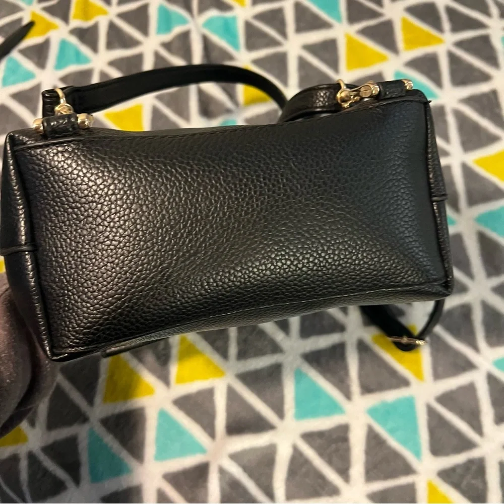 2-in-1 crossbody/backpack bag